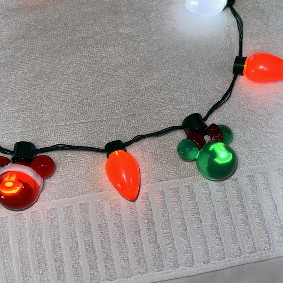 DISNEYPARKS EXCLUSIVE HOLIDAY GLOW LIGHT UP ANIMATED SINGING EARS NECKLACE NWT - Picture 9 of 10